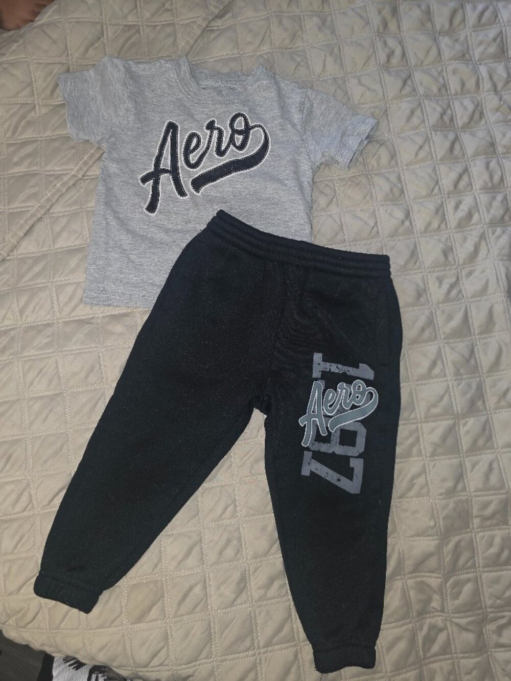 Aeropostale Kids 24M Matching Outfit Set Gray Aero Tee & Black Jogger Sweatpants